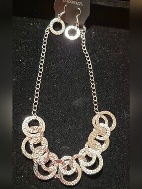 paparazzi Silver Textured Interlocking Circle Necklace and Earring Set